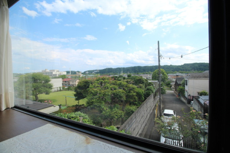 住戸からの眺望写真　高台につき眺望良好です！緑豊かで開放感のある景色が広がります。