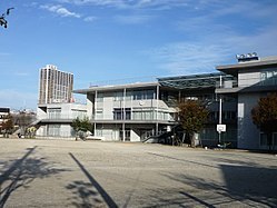 ���ӊ��@�y���w�Z�z����s����ꏬ�w�Z�F1580m