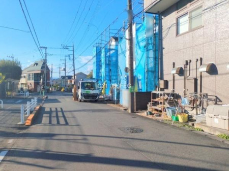 ���̑����n�@�O�ʓ��H�͓쑤��8.2�������ɐړ����Ă���܂��B���H���L�������炵���ǂ����ߒ��Ԃ����ȕ������S�ł���